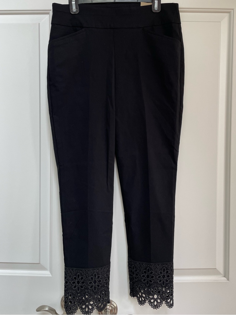 NWT Chico’s Size 1 (8-10) Black Perfect Stretch Josie Slim Ankle Lace Hem Pants